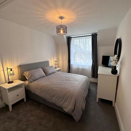 Вилла Beautiful House On The River Itchen Винчестер Экстерьер фото