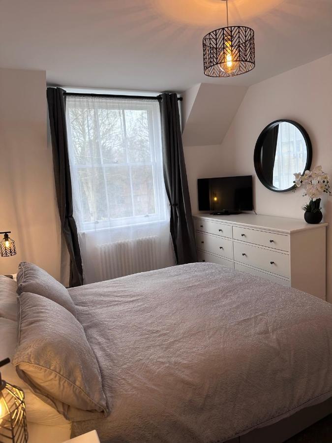 Вилла Beautiful House On The River Itchen Винчестер Экстерьер фото