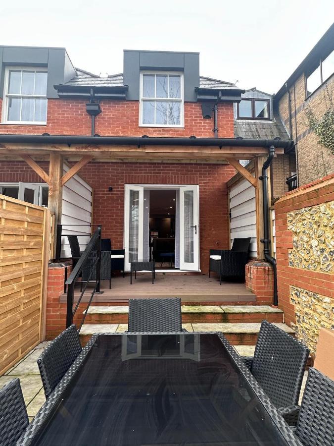 Вилла Beautiful House On The River Itchen Винчестер Экстерьер фото